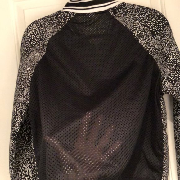 Fabletics Cropped Sports Jacket - Picture 3 of 9